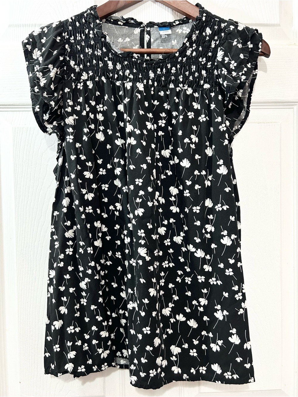 Old Navy Black Floral Smocked Top Cap Sleeve Blouse Women’s L Summer